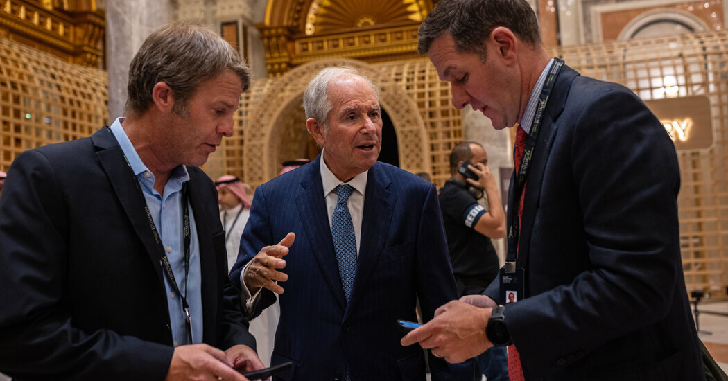Stephen A. Schwarzman, center, chief executive of the Blackstone Group, at a 2022 conference in Saudi Arabia.