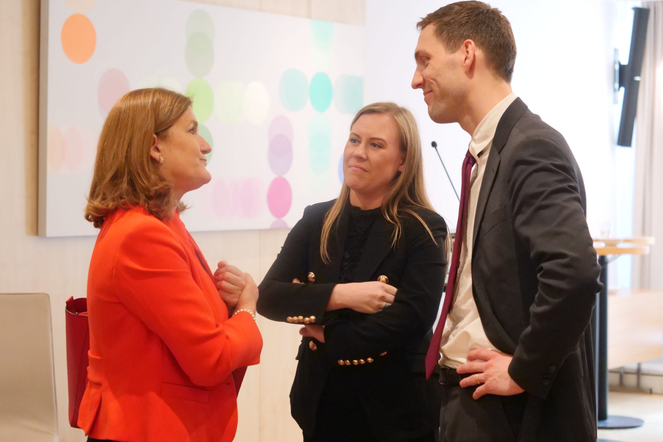Eriksen (r), Vågslid and Perignon (l) at Norway House, Brussels. | Martine Røiseland / Norwegian The Ministry of Climate and Environment