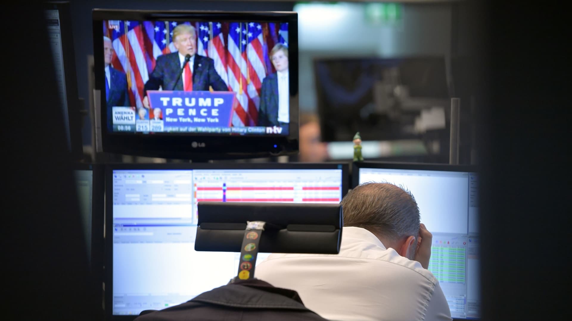 Live news, stocks, tariffs, economy