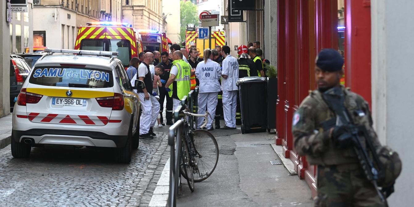 The scene after a bomb attack that took place on a pedestrian street in central Lyon, on 24 May 2019. PHILIPPE DESMAZES / AFP