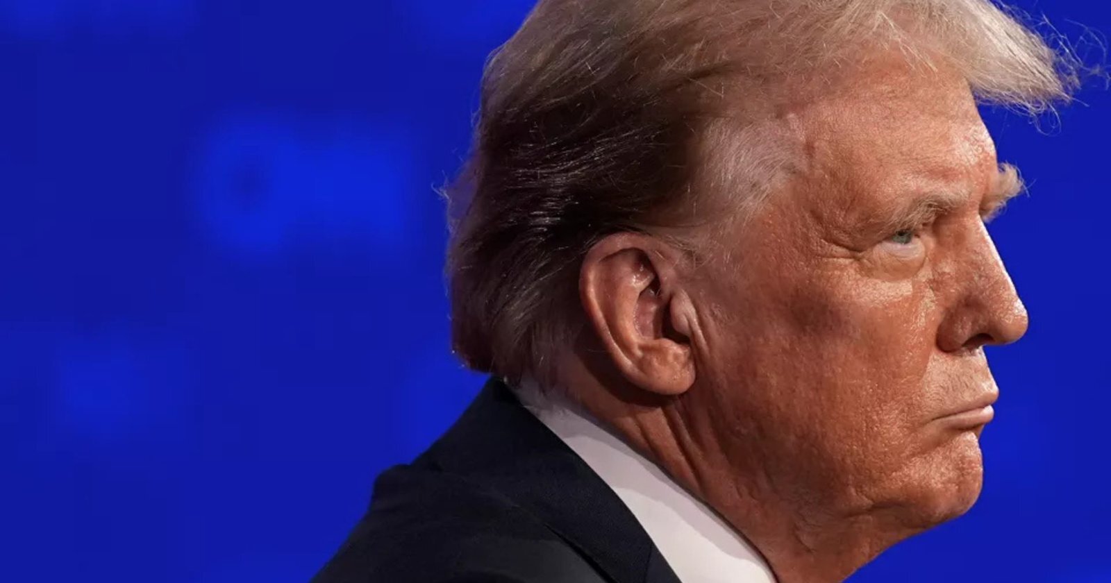 Trump Believes Apple Can Move iPhone Production to US, Citing Adequate Resources and Labor.