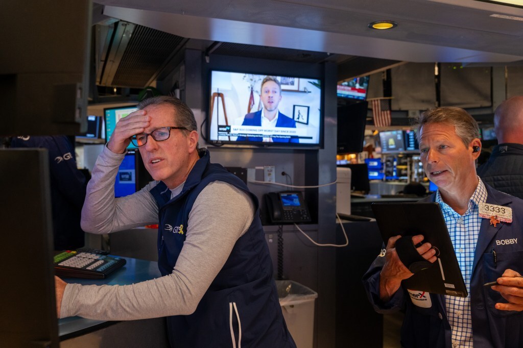 Traders work on the floor of the New York Stock Exchange (NYSE) on April 04, 2025 in New York City. Stocks fell sharply again Friday as the world continues to react to U.S. President Donald Trump's sweeping new tariffs on major U.S. trade partners.